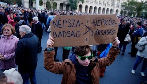 protestas suspension de diario en hungria efe