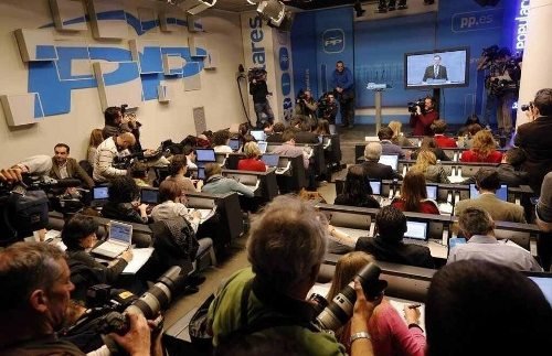 Los_pol__ticos_huyen_del_cara_a_cara_con_los_periodistas